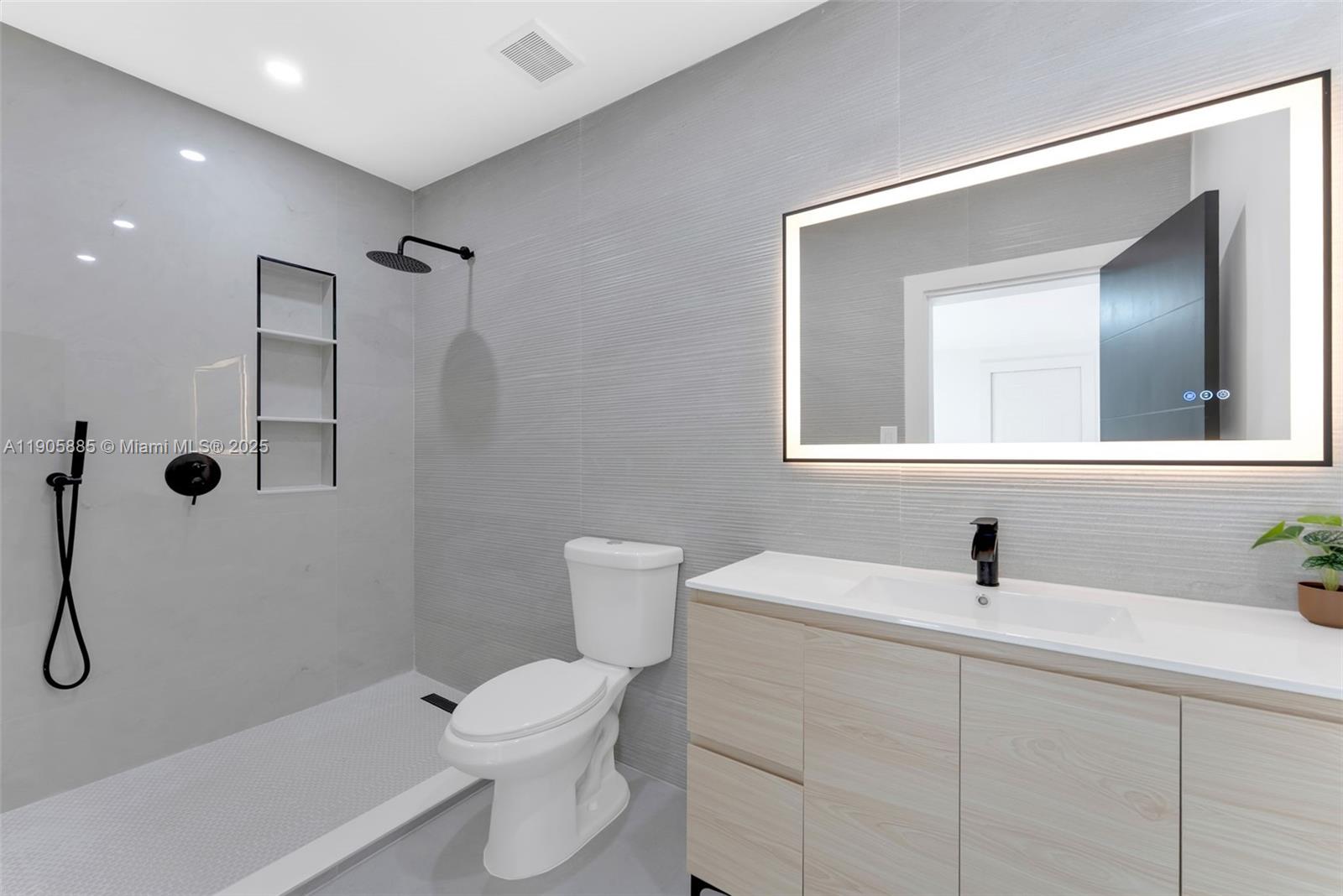 WEST BISCAYNE - Residential Income