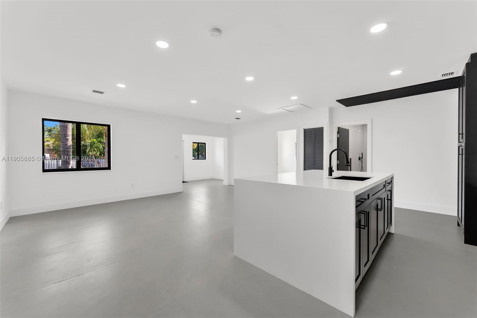 WEST BISCAYNE - Residential Income