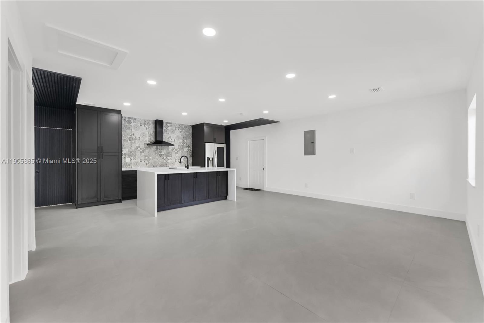 WEST BISCAYNE - Residential Income