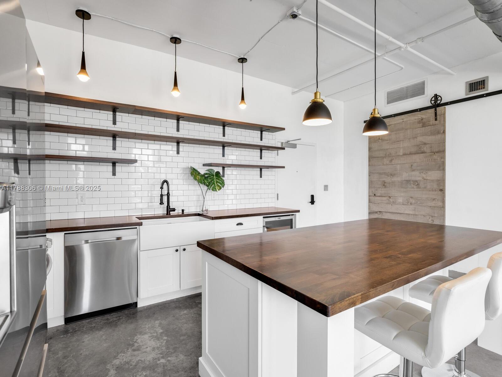 THE YORKER CONDO - Residential