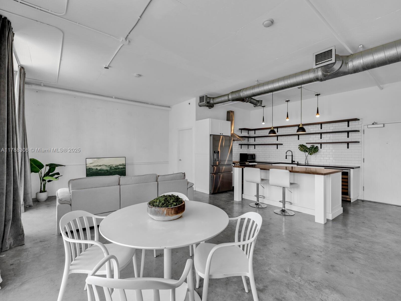 444 NE 30th St 402