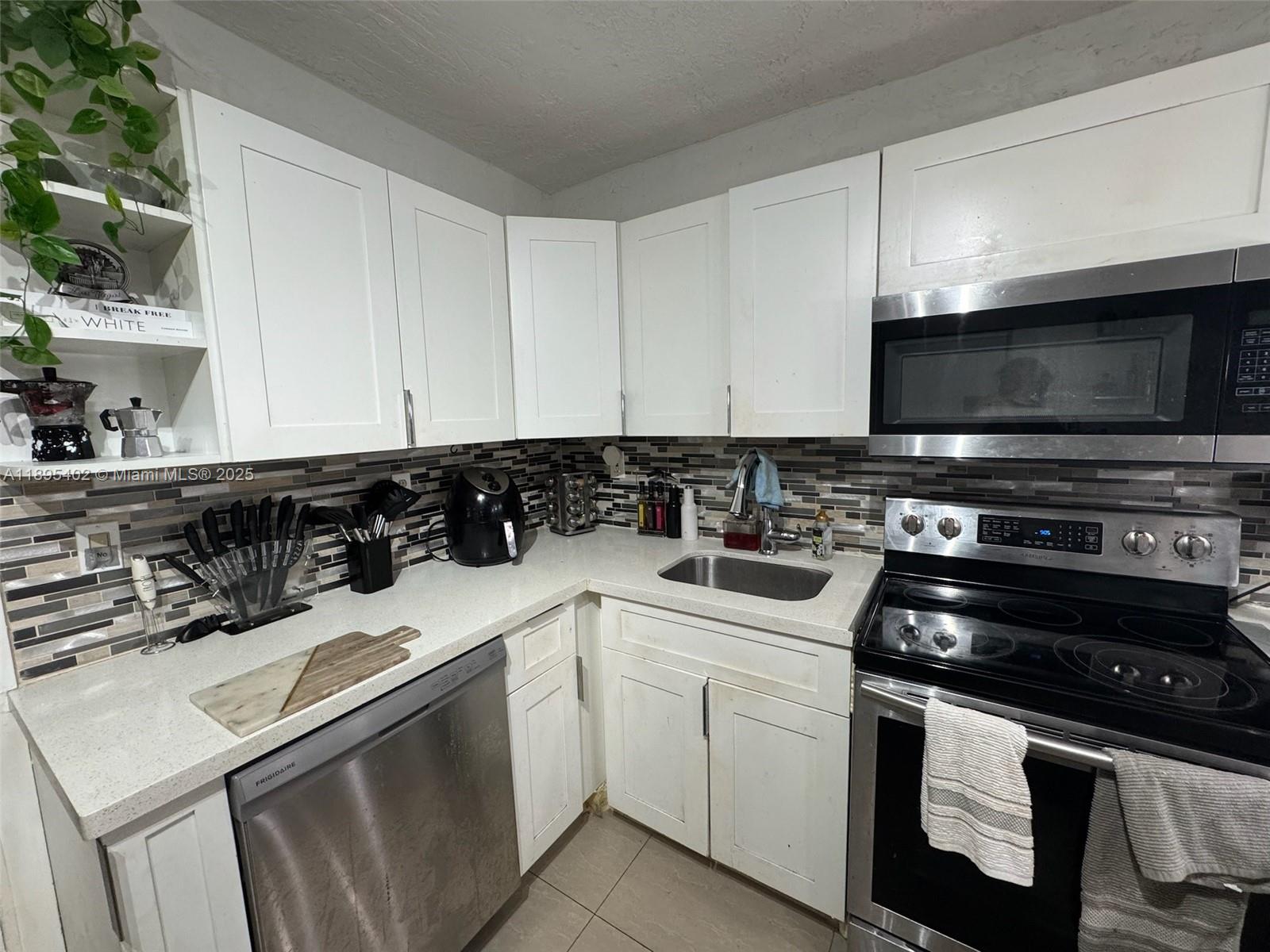 BELLCAMP MANOR - Residential Lease