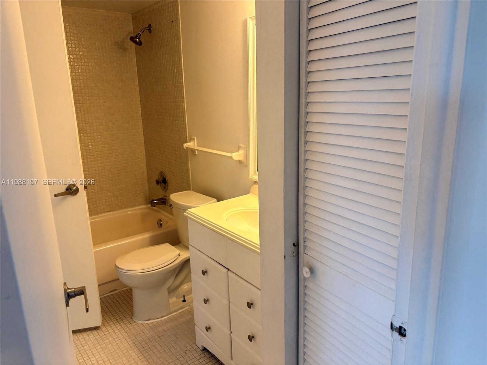 MANORS OF INVERRARY XII - Residential Lease