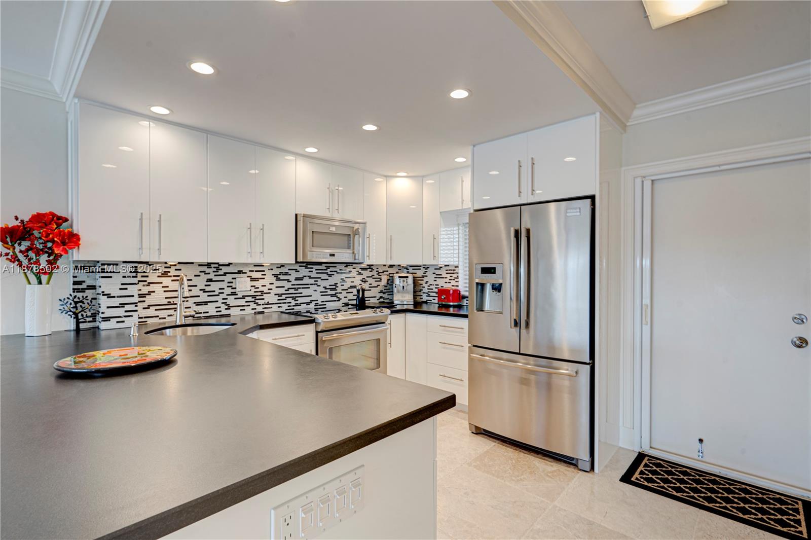 RIVER HOUSE TOWERS CONDO - Residential