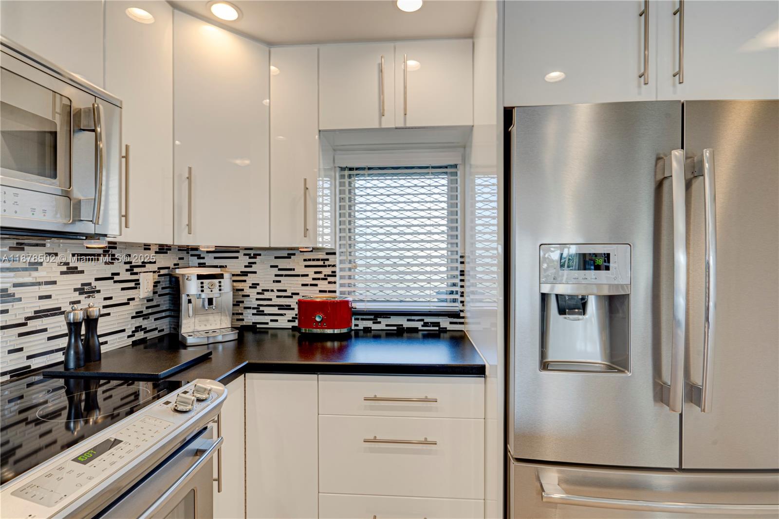 RIVER HOUSE TOWERS CONDO - Residential