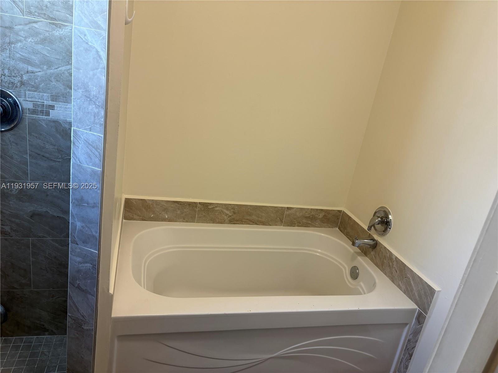 RIVER BRIDGE 3C - Residential Lease