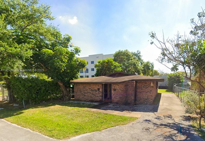 • Freestanding building built-out as an office
• 4.5/1,000 parking
• Close proximity to retailers and restaurants
• Walking distance to Dadeland South Metrorail Station
• Easy access to South Dixie Highway (US 1) and Palmetto Expressway (SR 826)