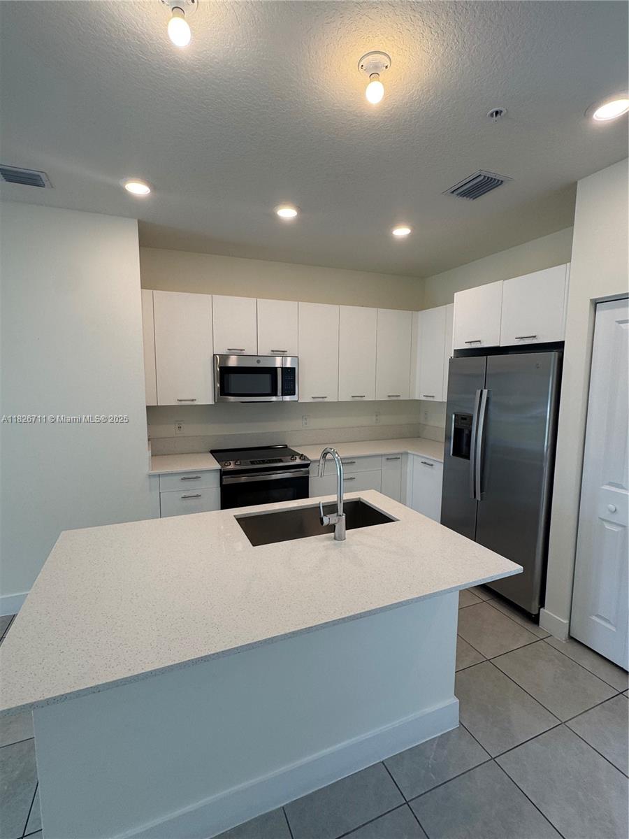 8001 NW 41st St F-201