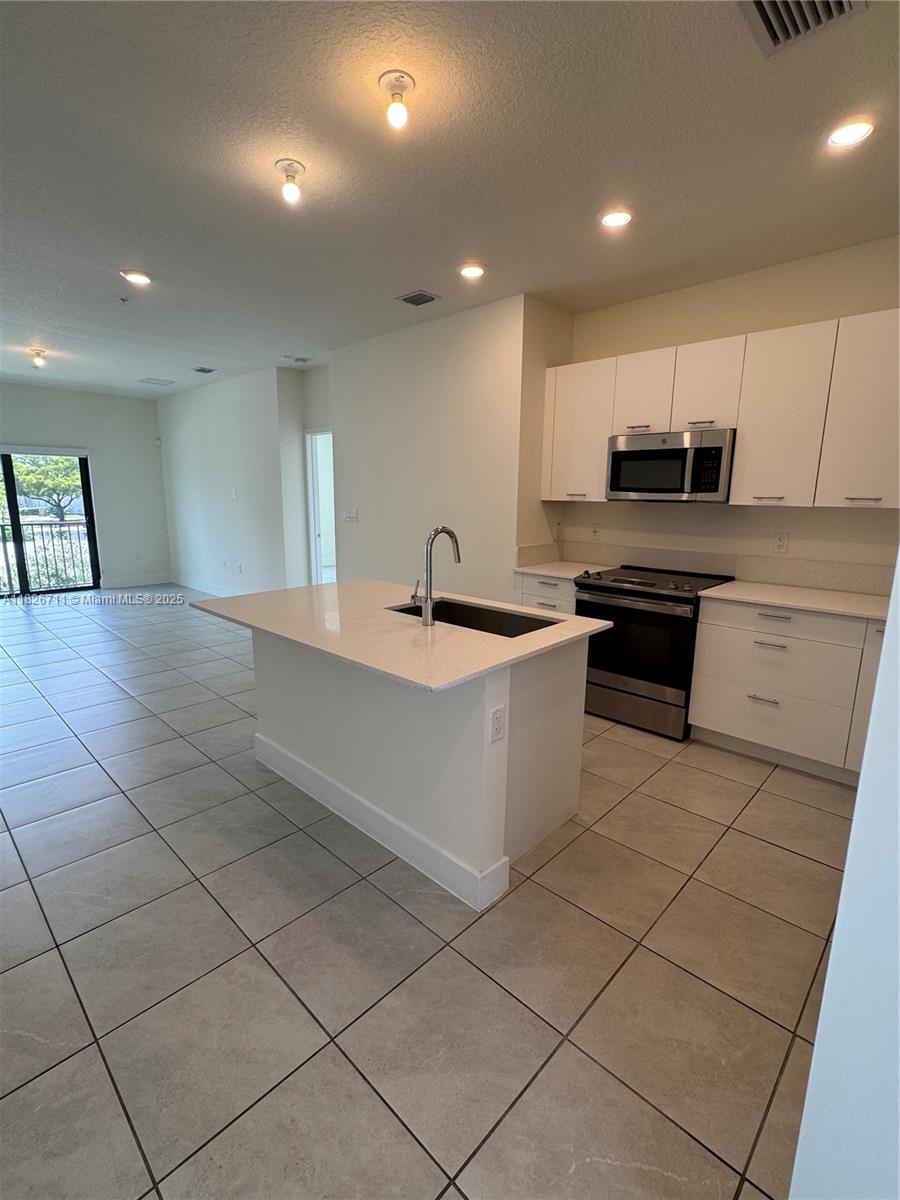 8001 NW 41st St F-201