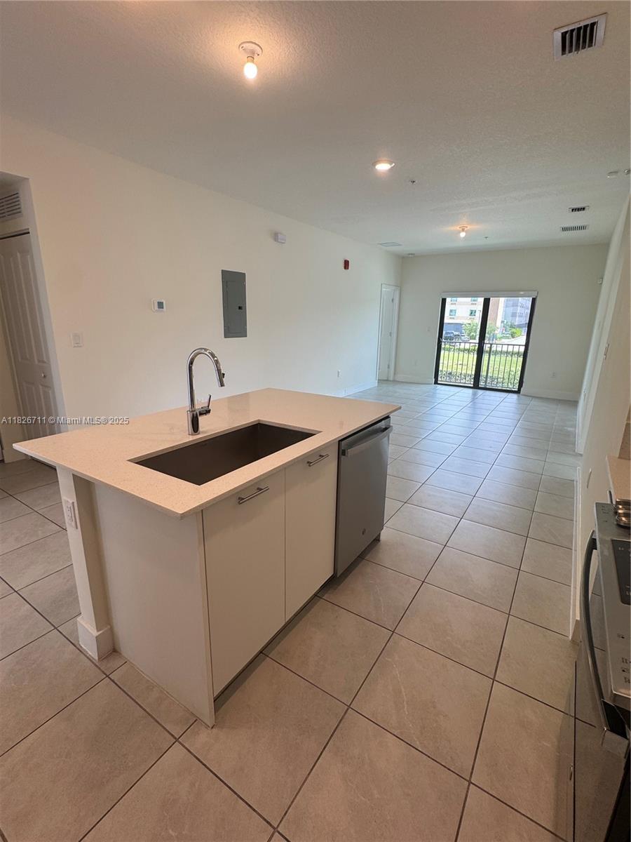 8001 NW 41st St F-201