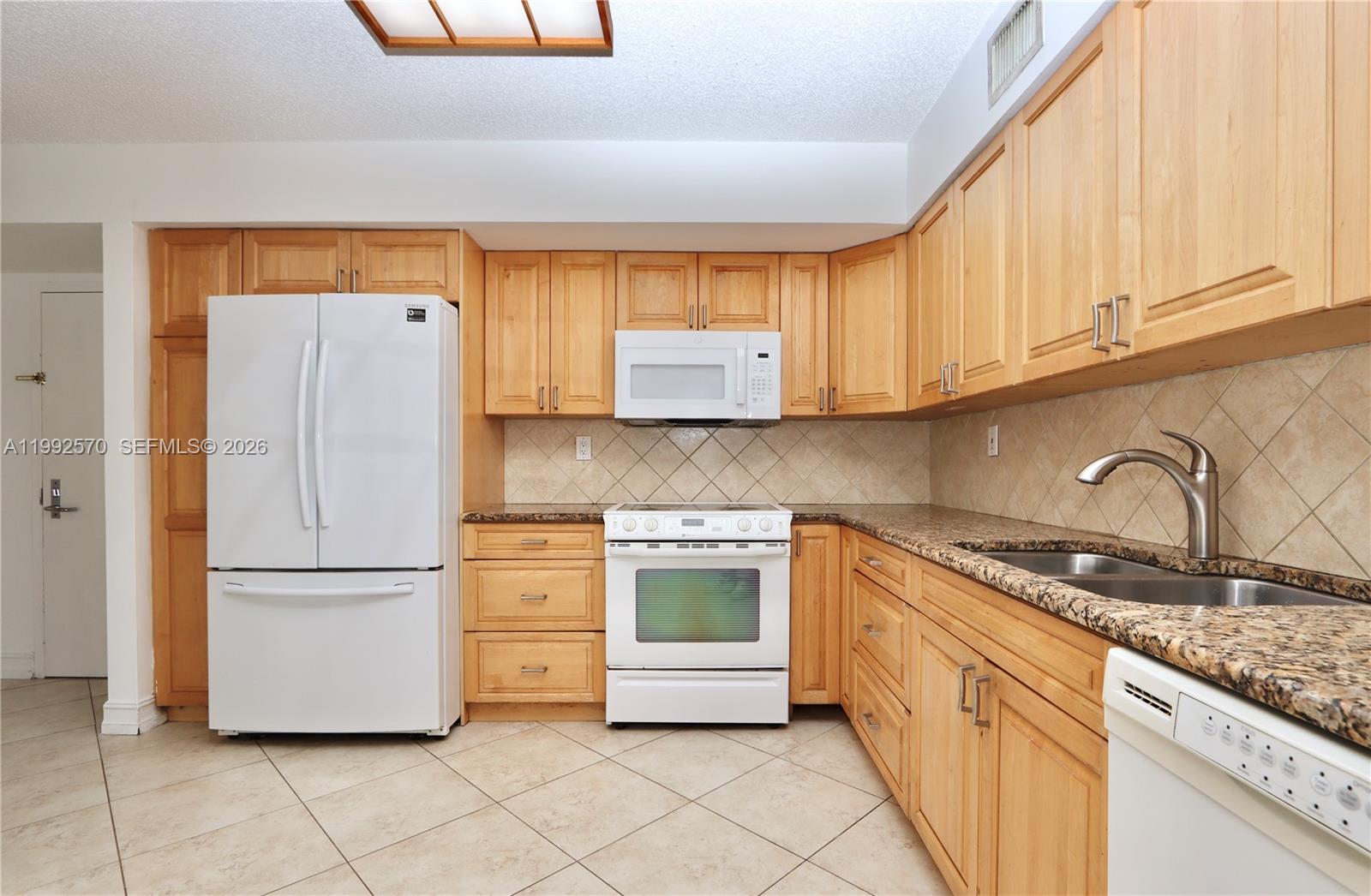 MYSTIC POINTE TOWER 400 C - Residential