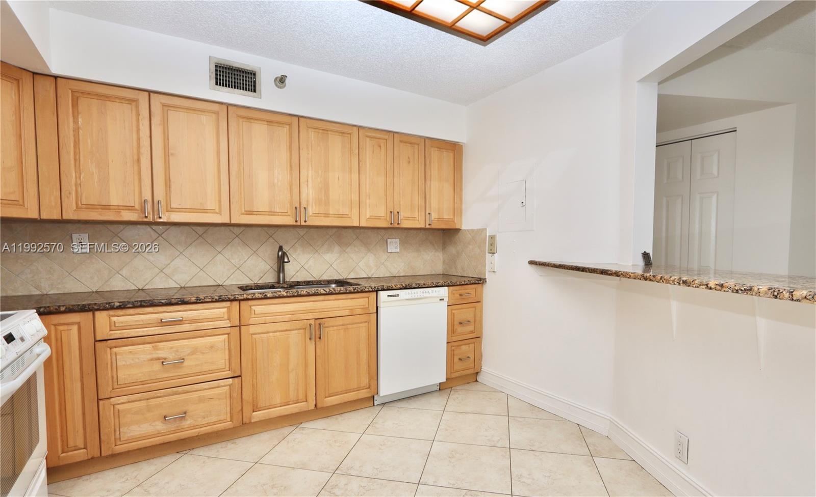 MYSTIC POINTE TOWER 400 C - Residential