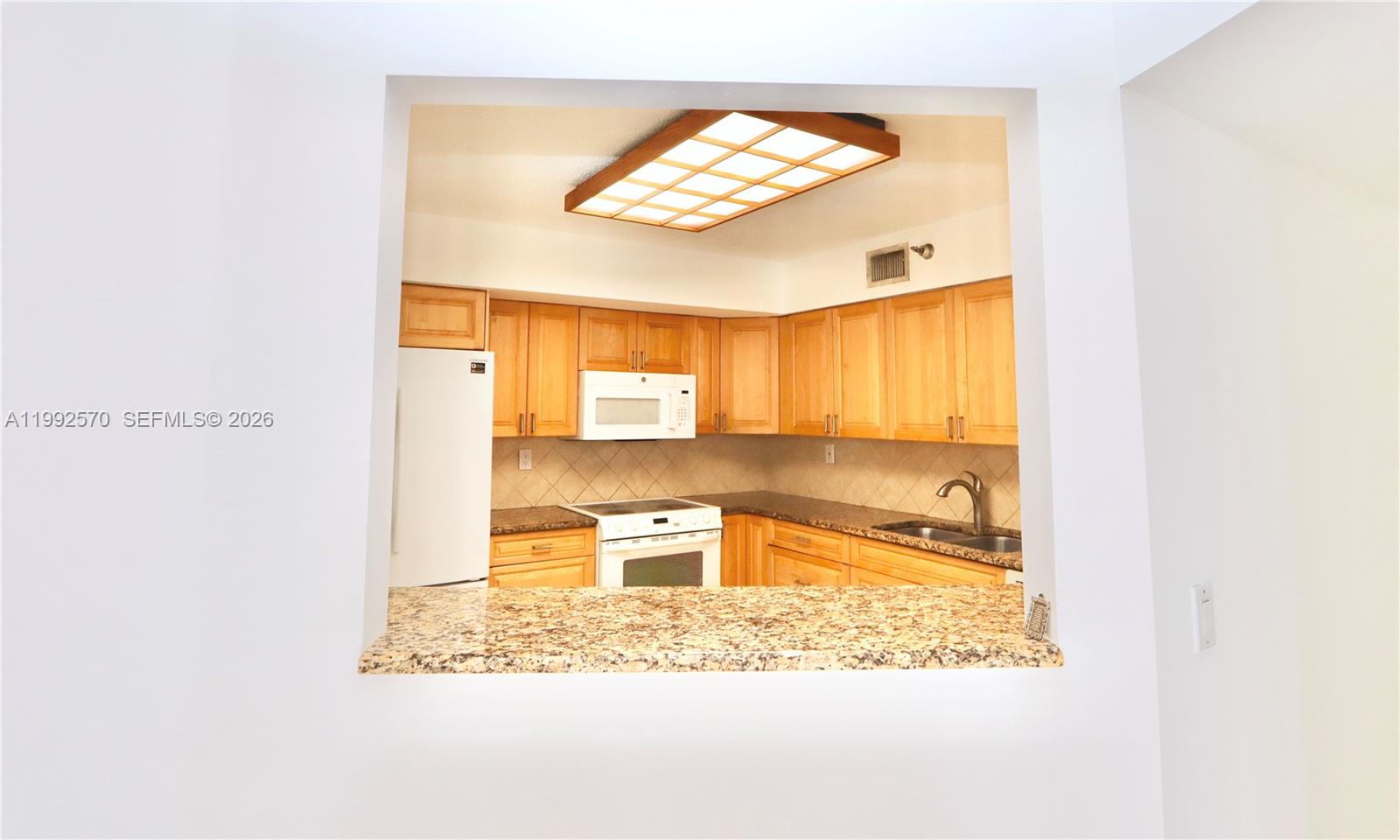 MYSTIC POINTE TOWER 400 C - Residential