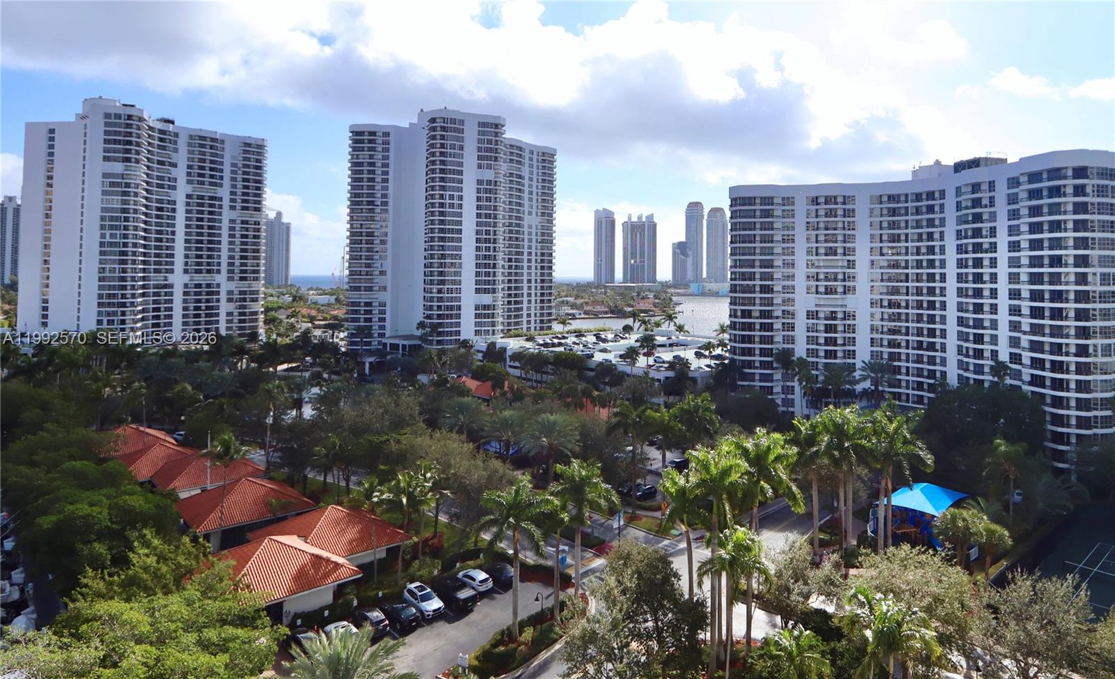 MYSTIC POINTE TOWER 400 C - Residential