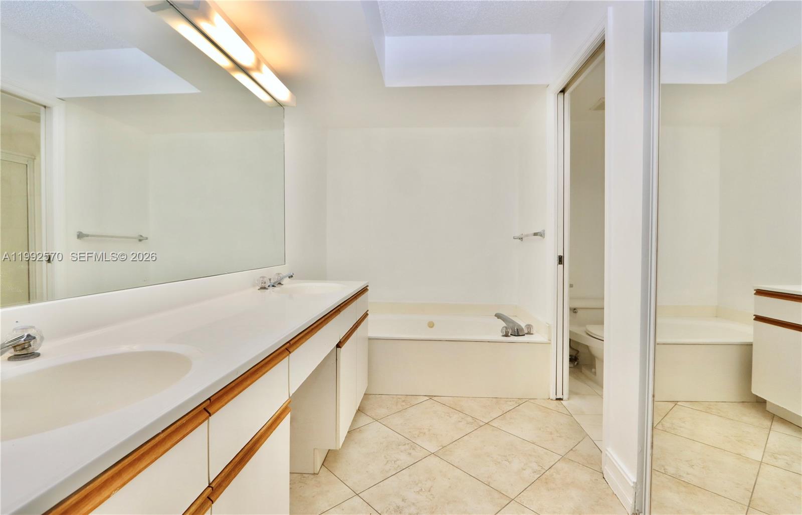 MYSTIC POINTE TOWER 400 C - Residential