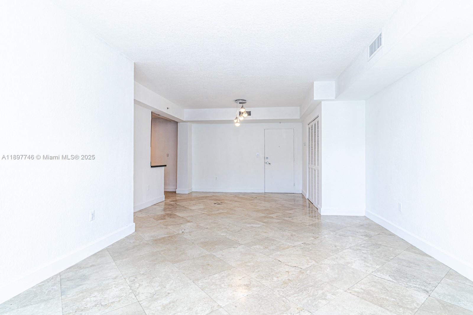 7501 E Treasure Dr 8T