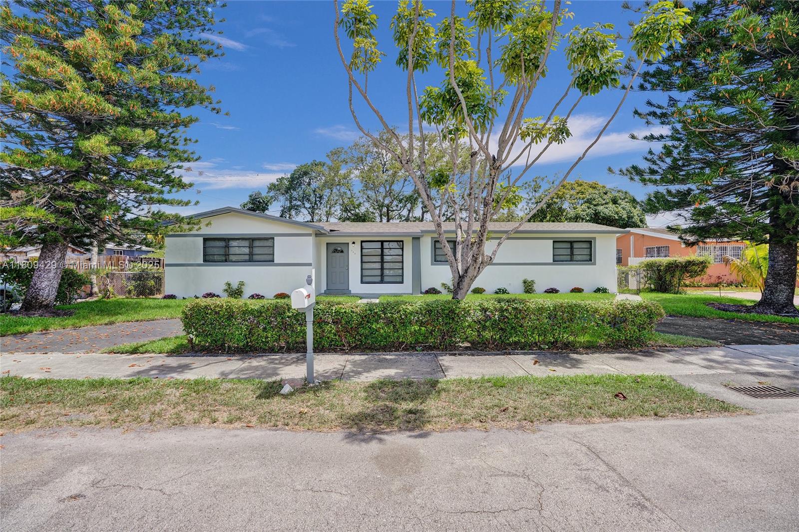 740 Ne 181st St, Miami, Broward County, Florida - 4 Bedrooms  
2 Bathrooms - 
