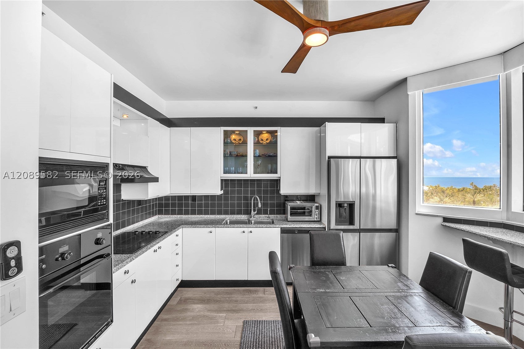 300 S Pointe Dr 809