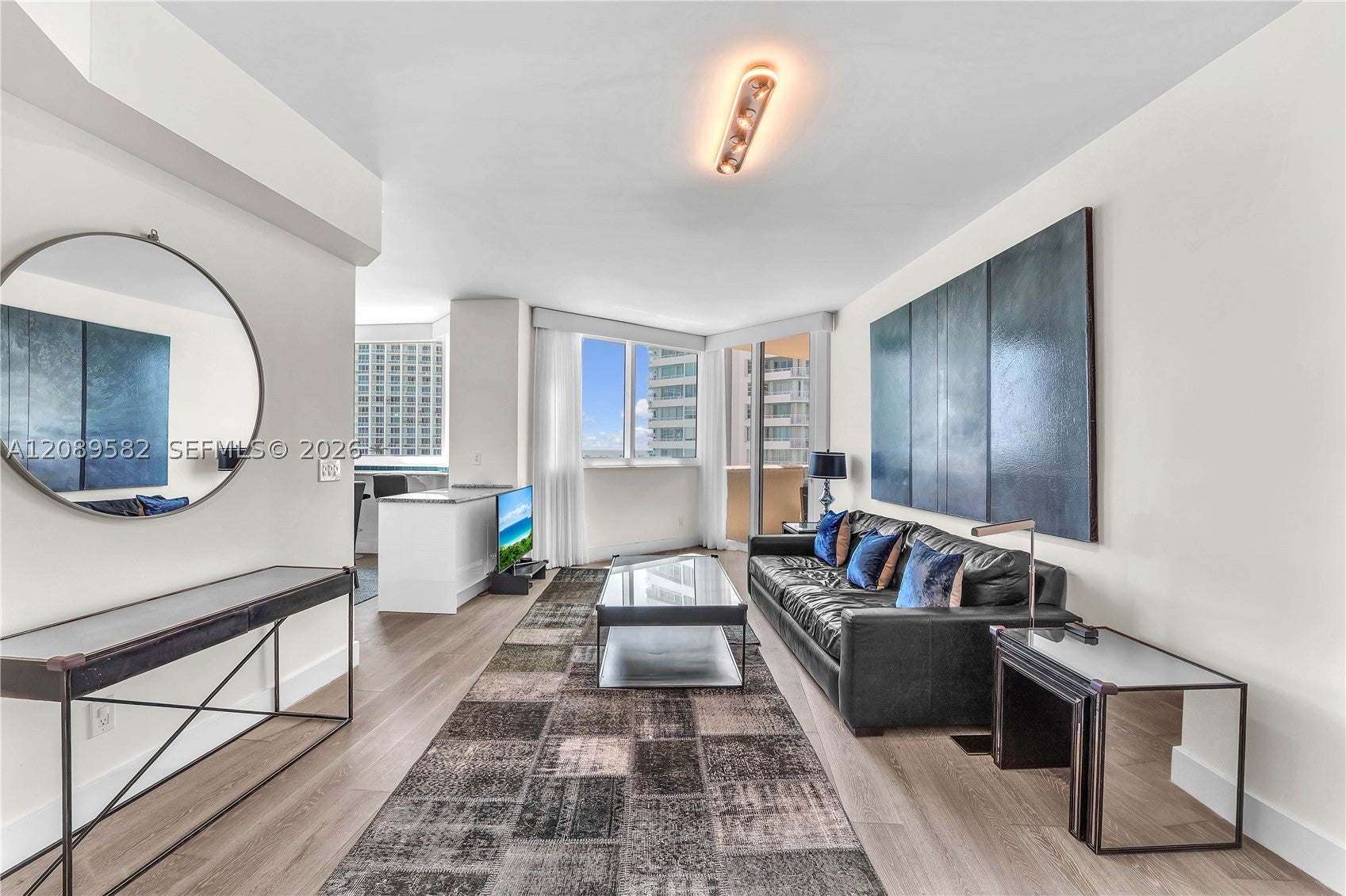 300 S Pointe Dr 809