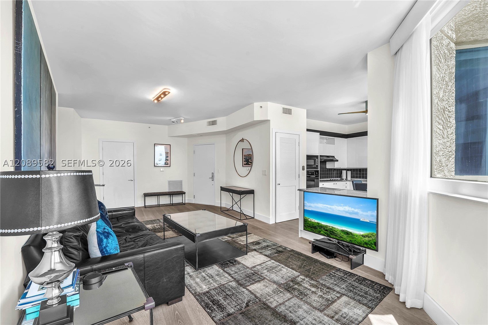 300 S Pointe Dr 809