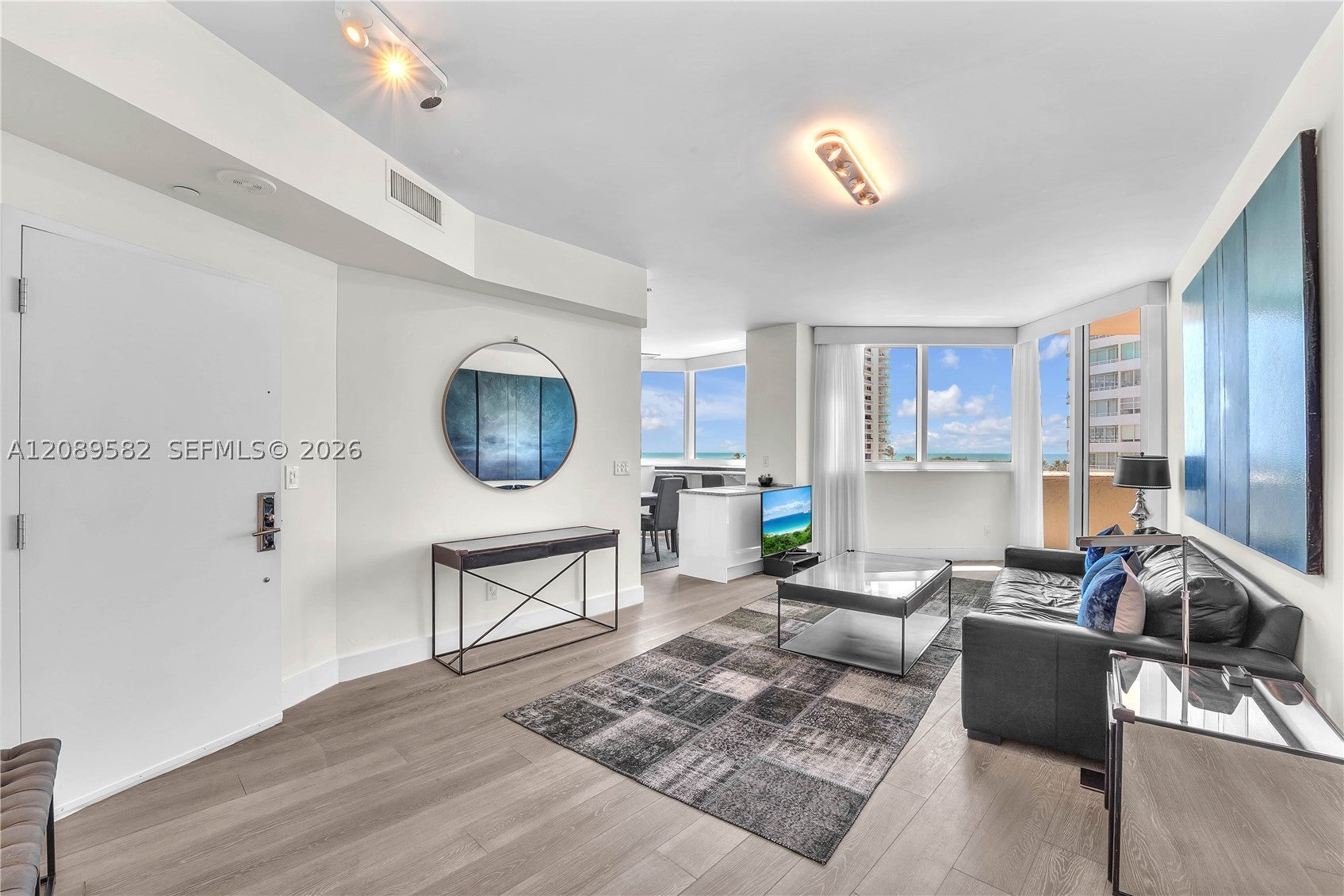 300 S Pointe Dr 809