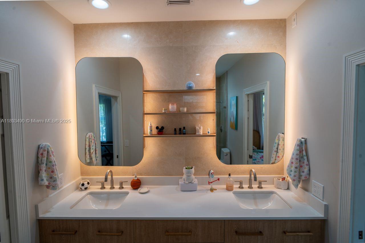 SECTOR 7 - - Residential Lease