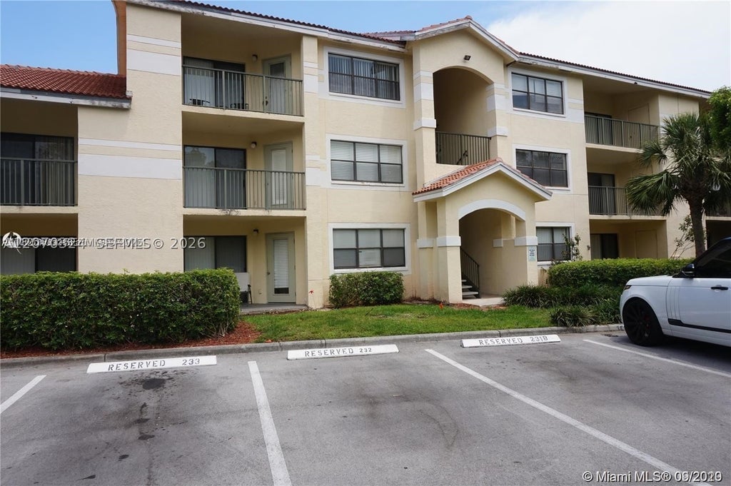 Photo of 630 S Park Rd #27-3, Hollywood, FL 33021 (MLS # A12070324)