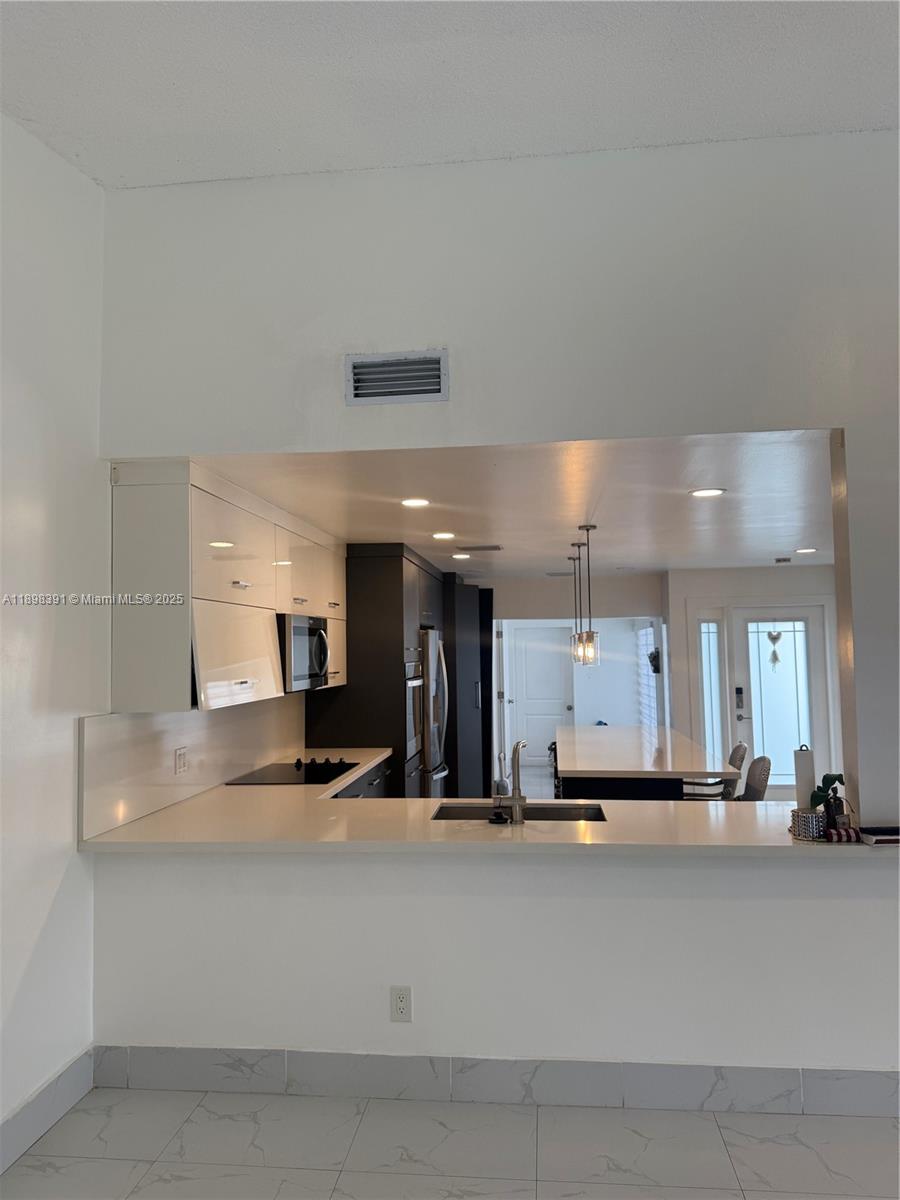 THE TOWNHOMES OF DORAL OA - Residential