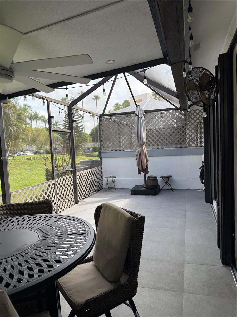 THE TOWNHOMES OF DORAL OA - Residential