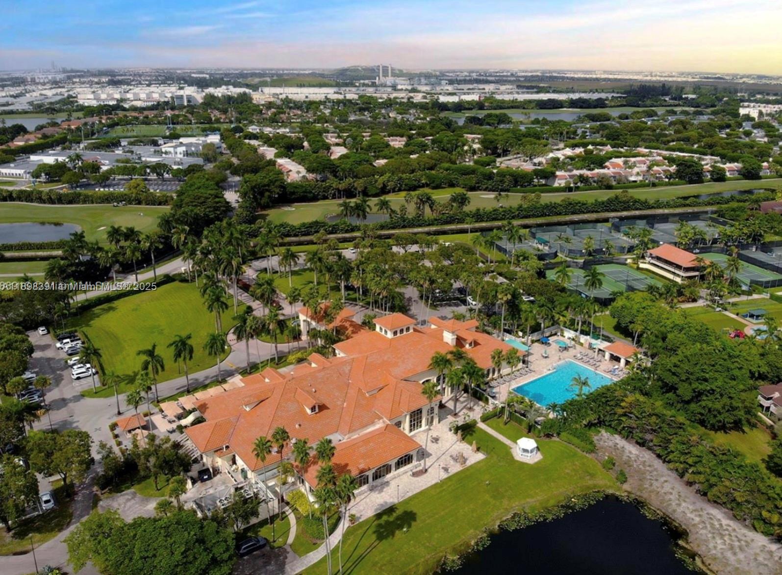 THE TOWNHOMES OF DORAL OA - Residential