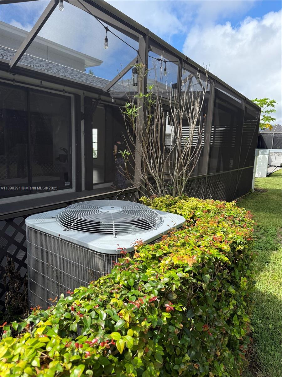 THE TOWNHOMES OF DORAL OA - Residential