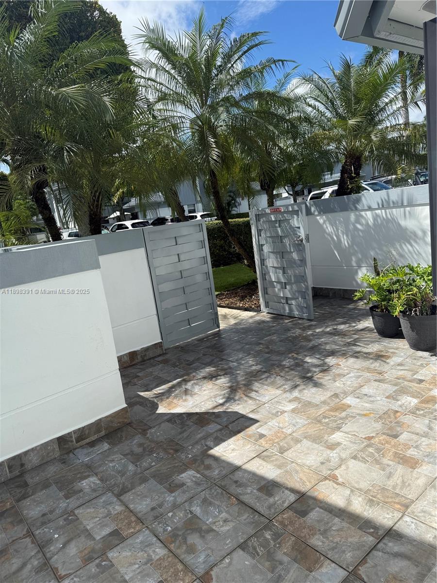 9869 NW 52nd Ter