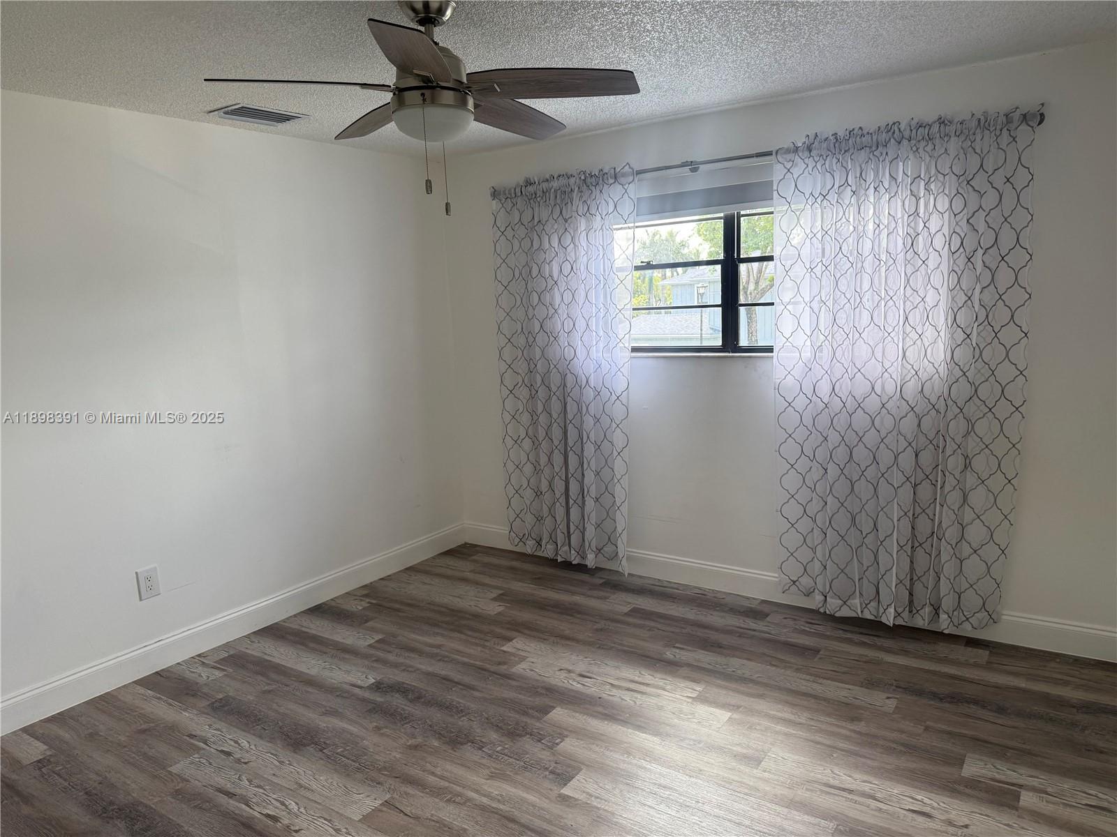 THE TOWNHOMES OF DORAL OA - Residential