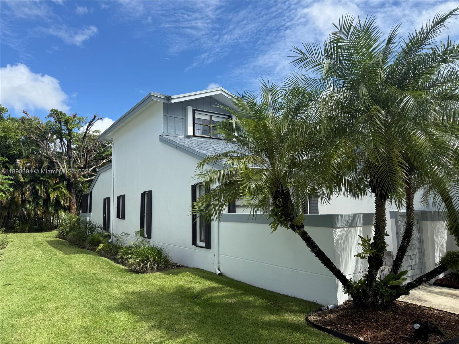 THE TOWNHOMES OF DORAL OA - Residential
