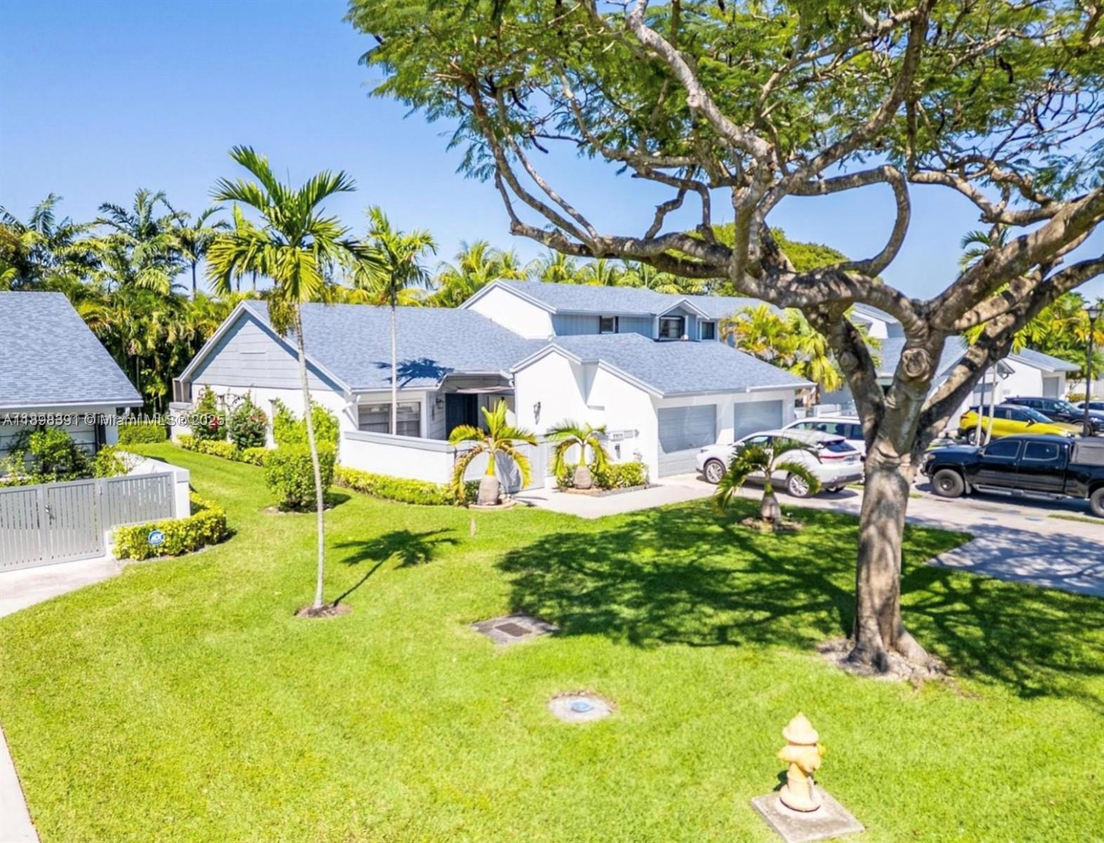 THE TOWNHOMES OF DORAL OA - Residential