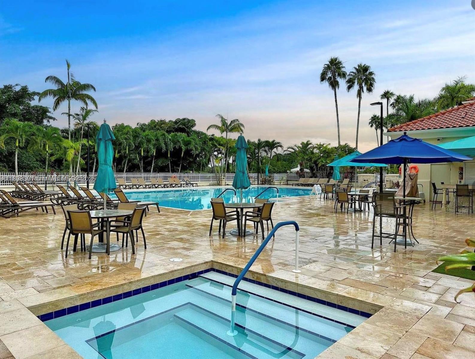 THE TOWNHOMES OF DORAL OA - Residential