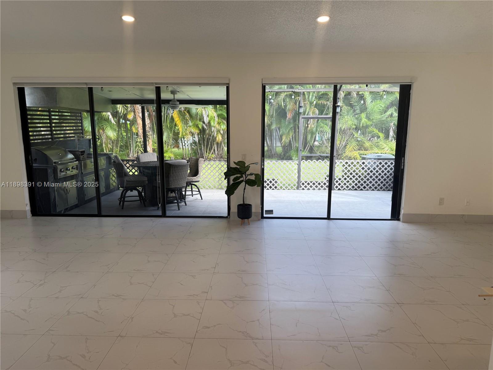 THE TOWNHOMES OF DORAL OA - Residential