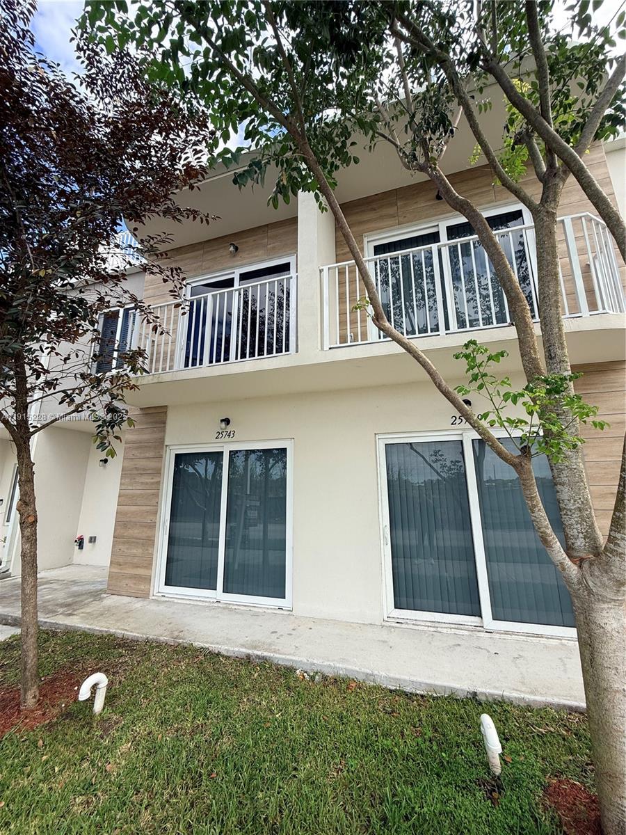 PARADISE ONE - Residential Lease