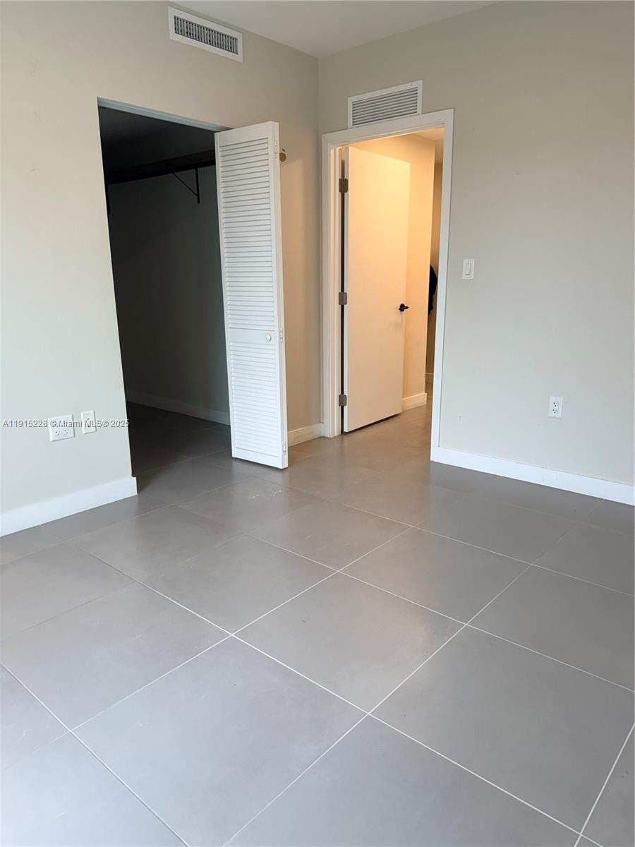 PARADISE ONE - Residential Lease