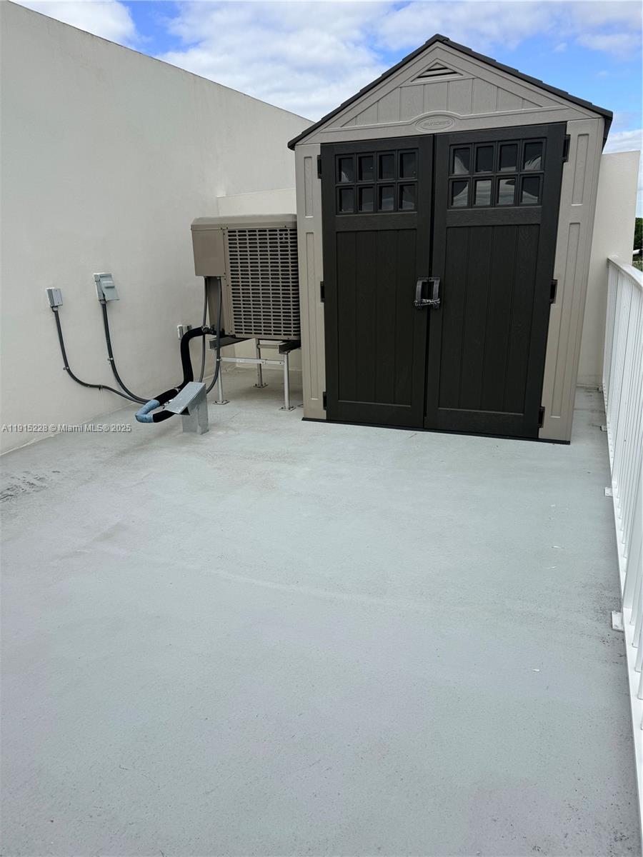 PARADISE ONE - Residential Lease