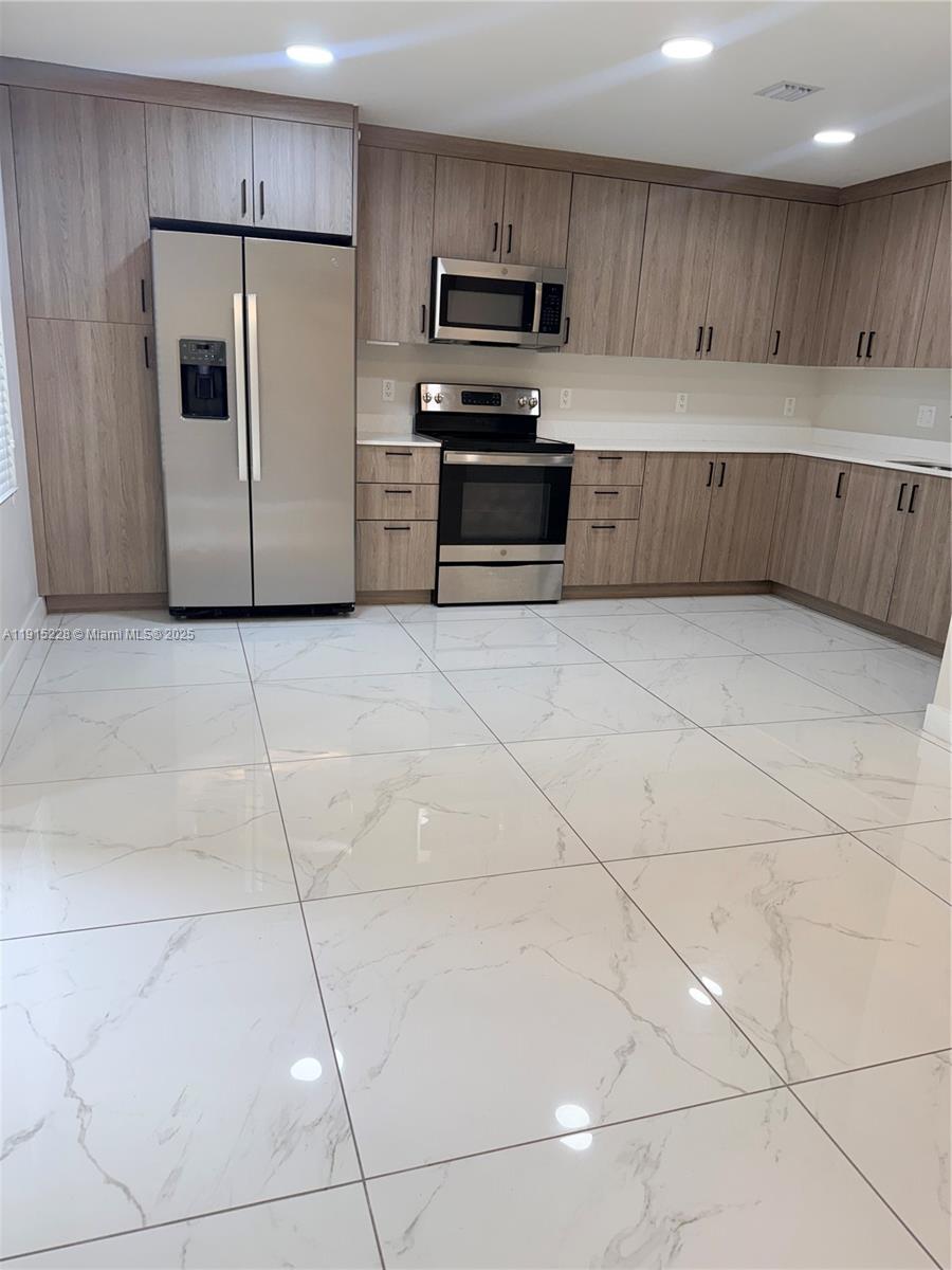 PARADISE ONE - Residential Lease