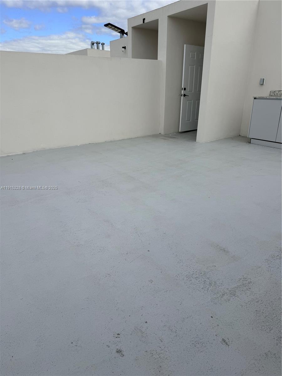 PARADISE ONE - Residential Lease