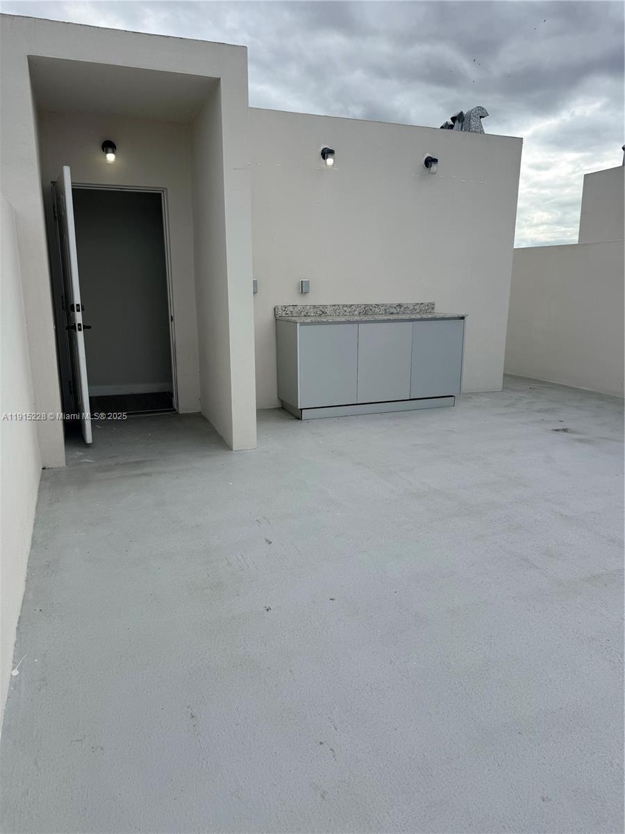 PARADISE ONE - Residential Lease