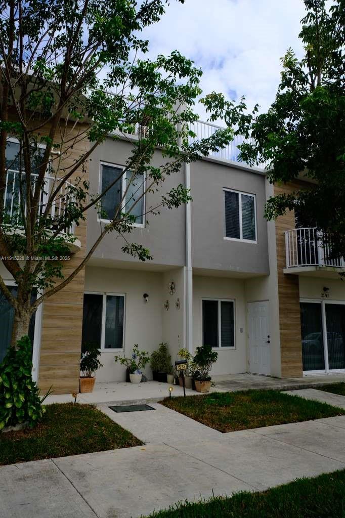 PARADISE ONE - Residential Lease