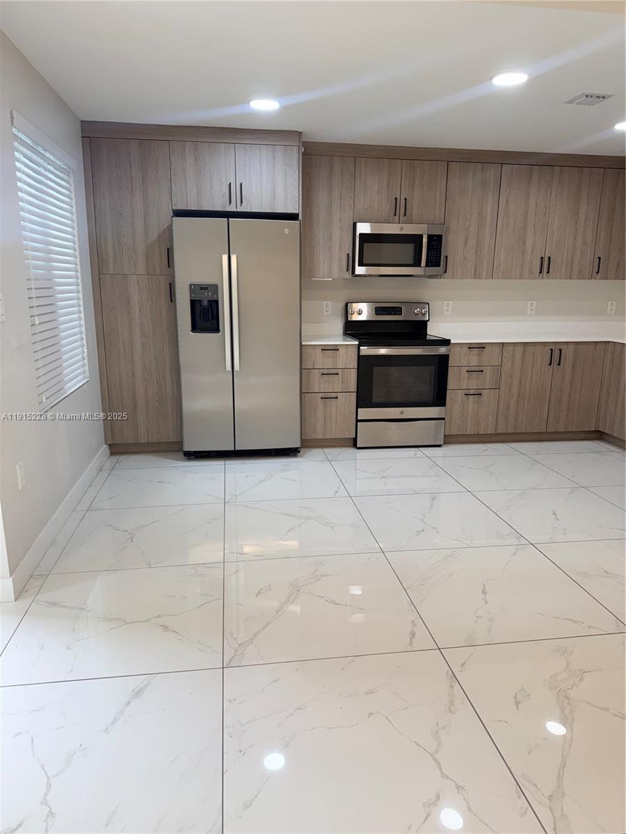 PARADISE ONE - Residential Lease