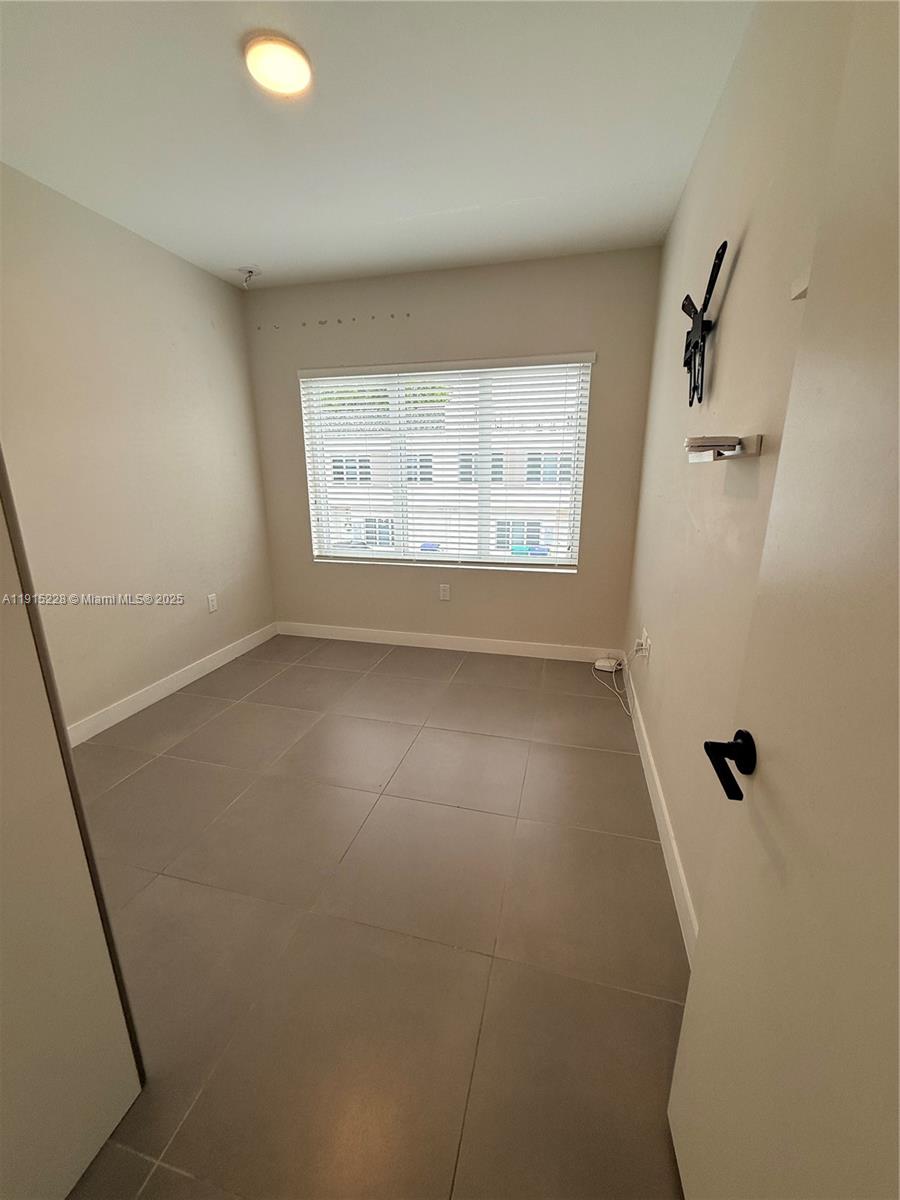 PARADISE ONE - Residential Lease