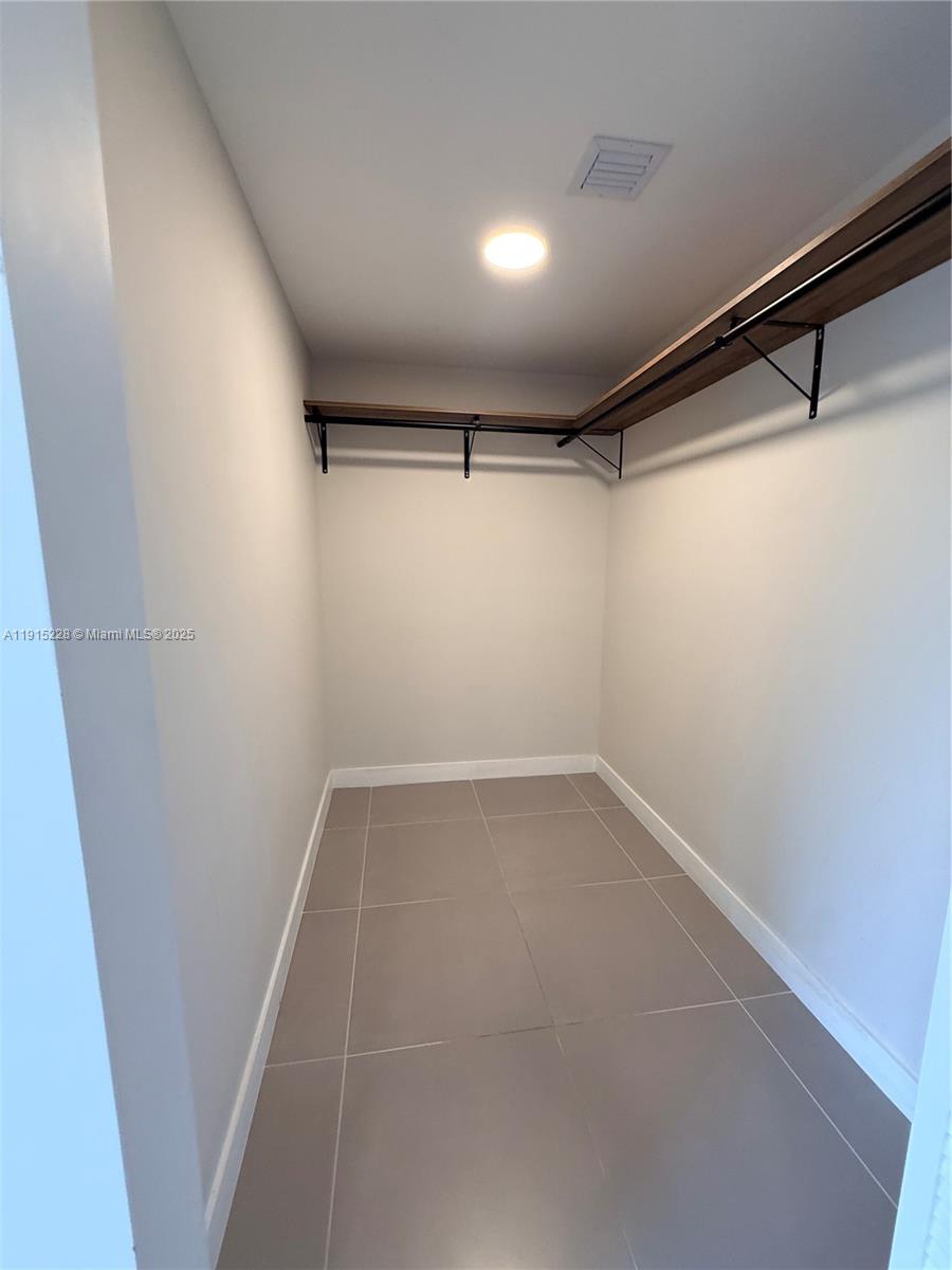 PARADISE ONE - Residential Lease