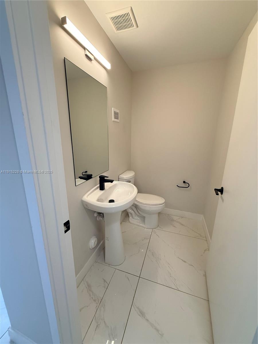 PARADISE ONE - Residential Lease