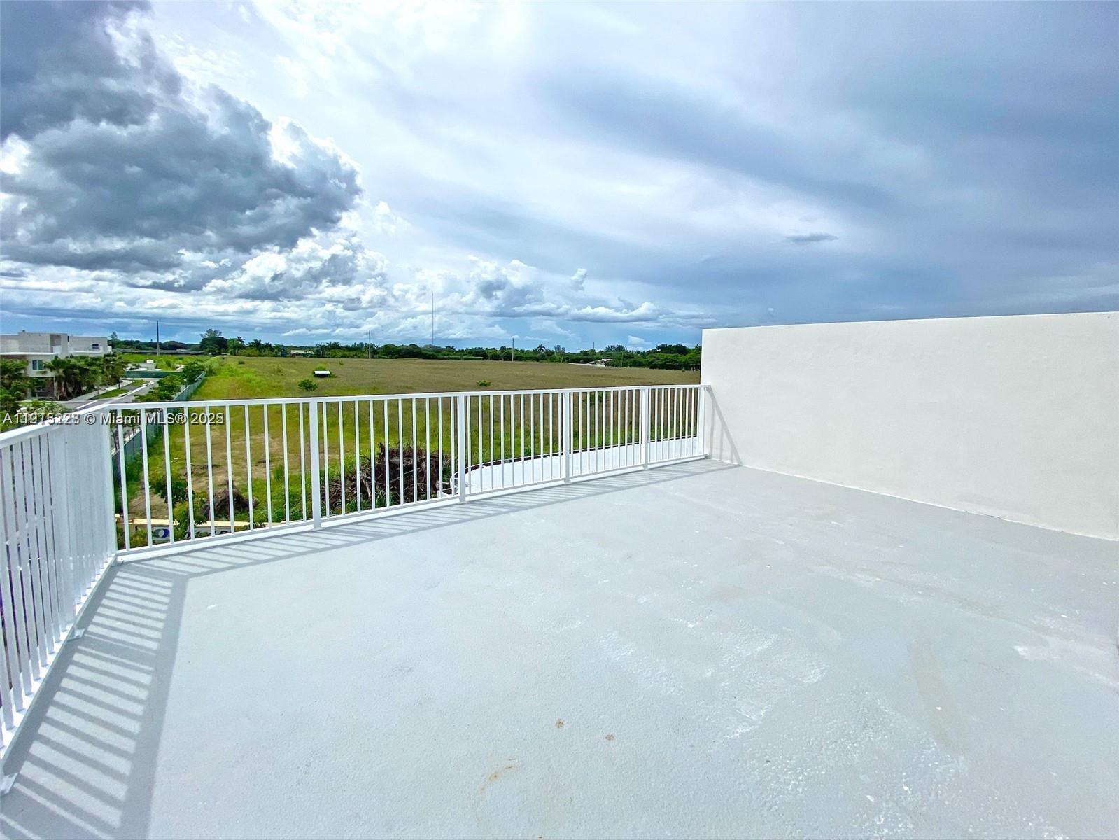 PARADISE ONE - Residential Lease