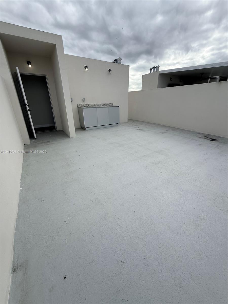 PARADISE ONE - Residential Lease